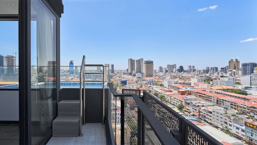 Lyve Inc Hotel And Residence 64/70