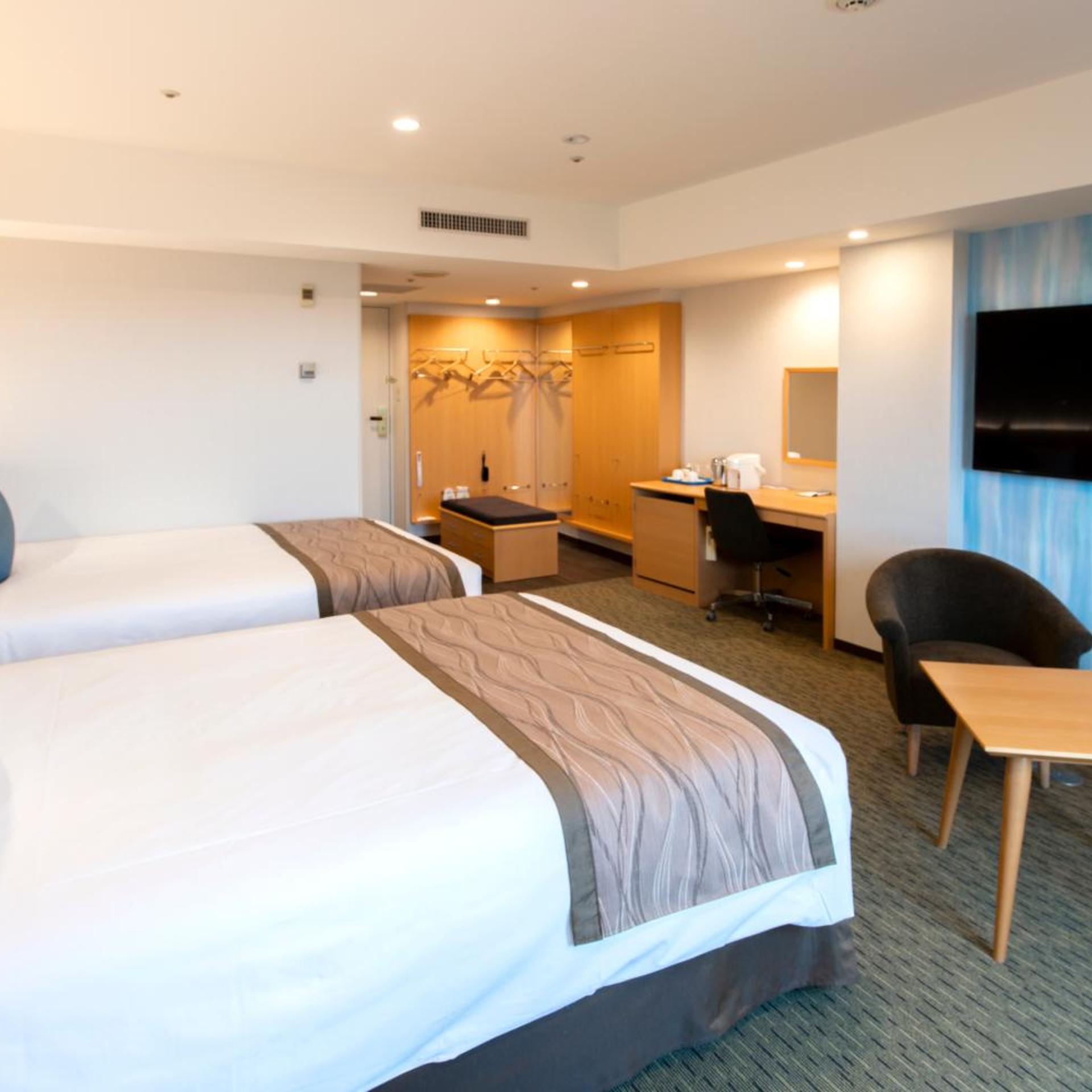 Deluxe, Twin Beds, West Wing, Corner