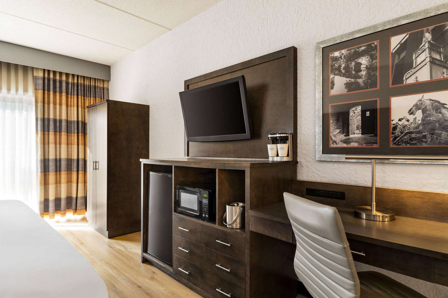 AmericInn by Wyndham Rochester Near Mayo Clinic 18/25
