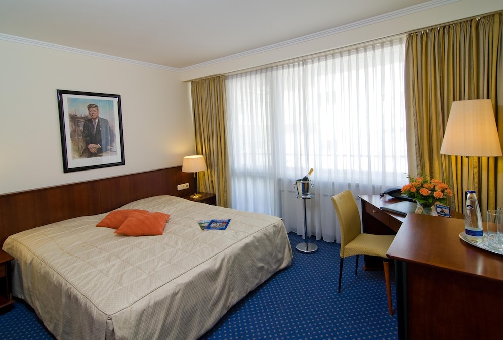 Hotel Prasident 10/41