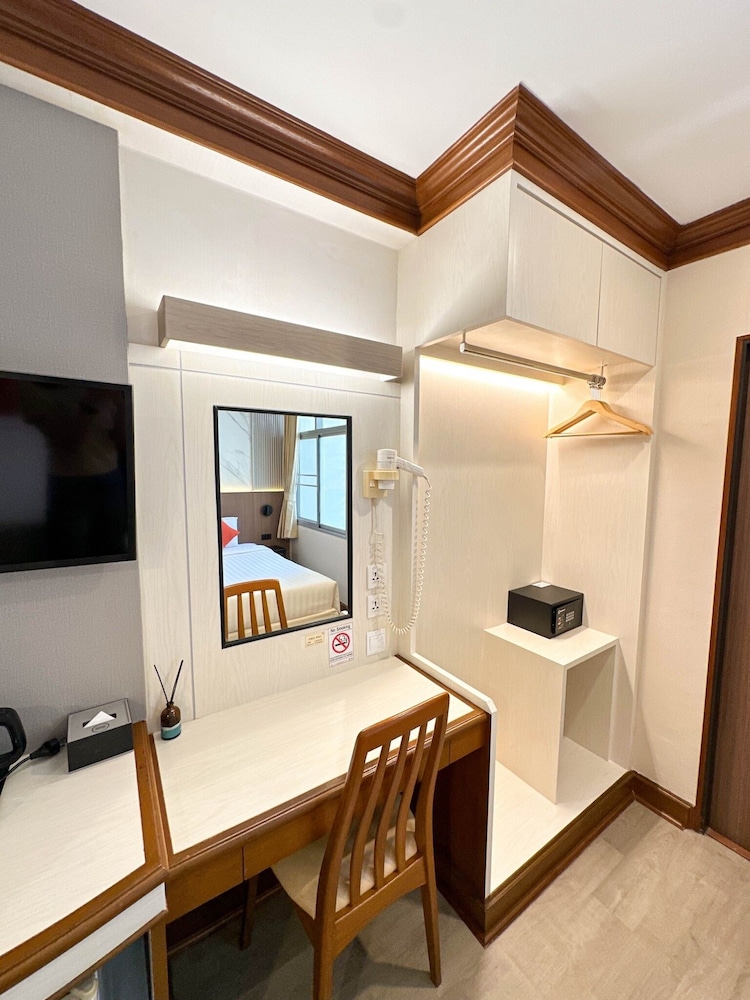 Sakol Hotel 48/65