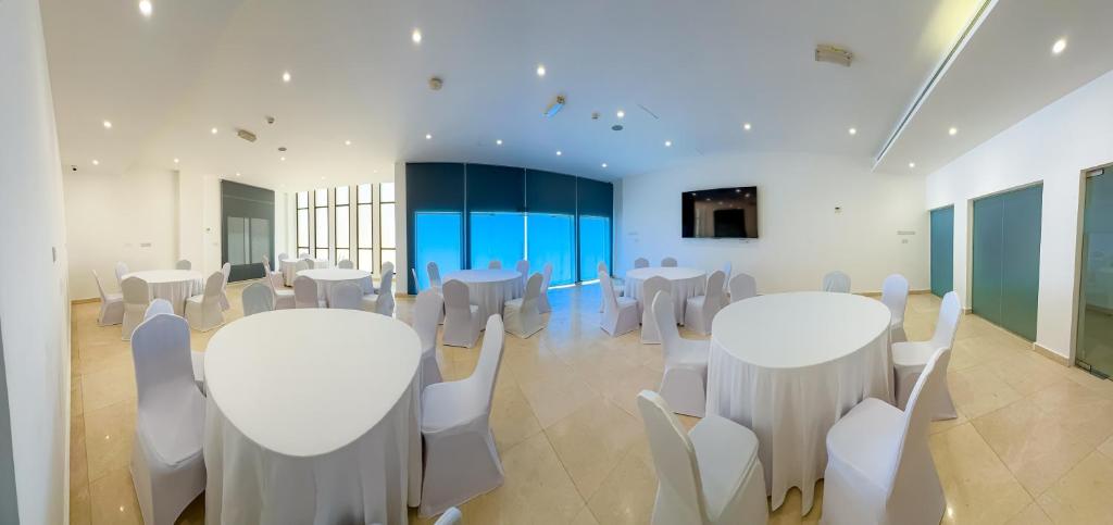 Express City Hotel Duqm 13/18