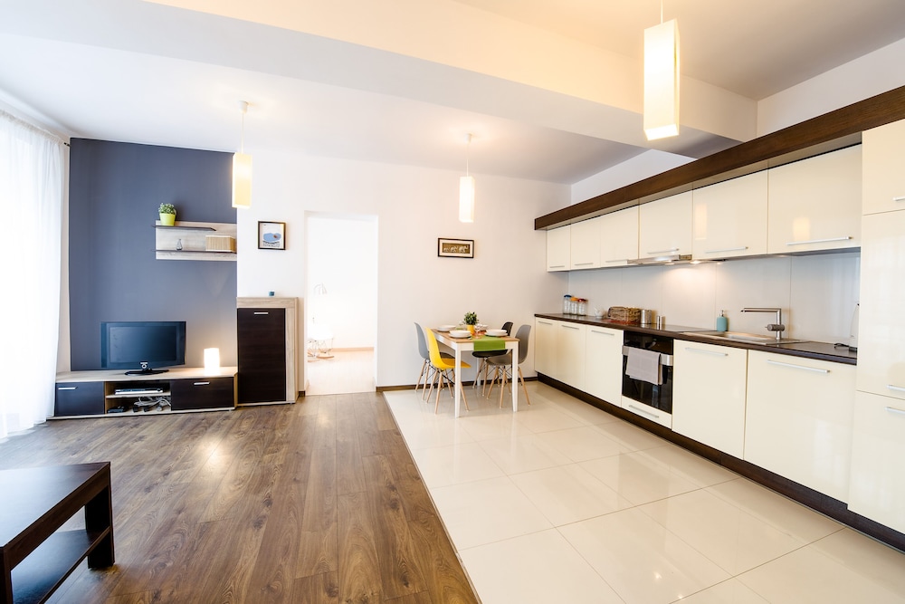 FriendHouse Apartments 32/50