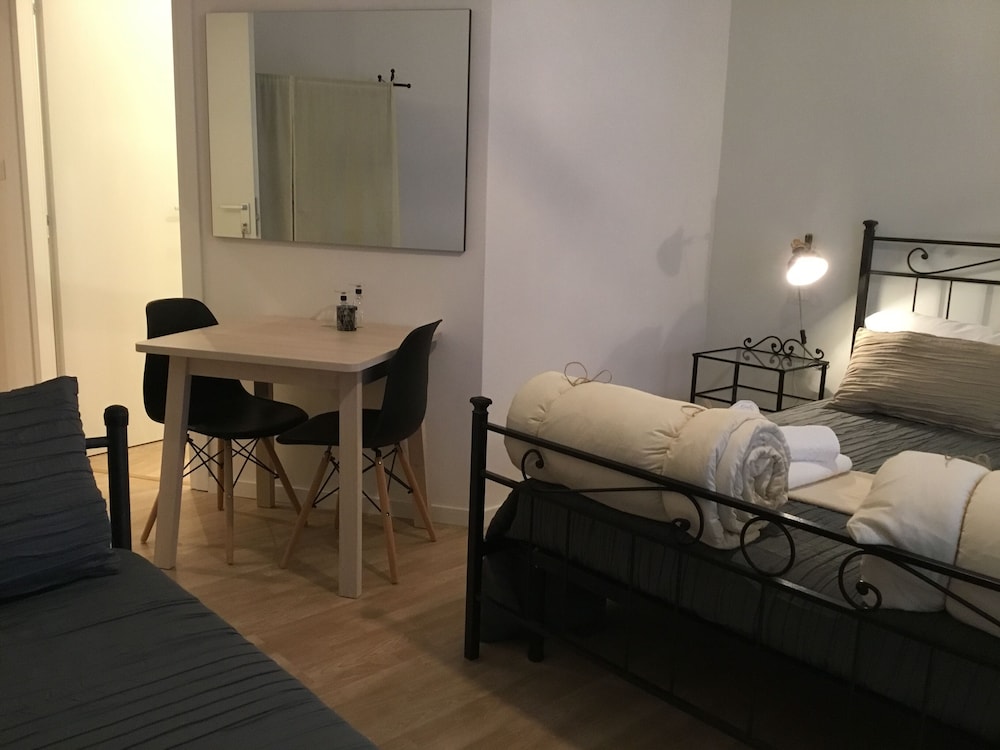 Le Fate Suites 8/26