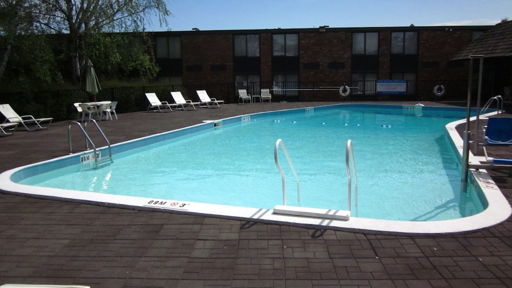 Fireside Inn Suites Portland Formerly Holiday Inn Portland West 21/33