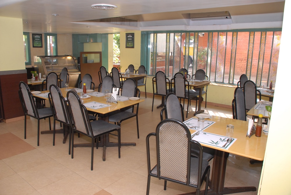 Cama Hotel 33/50