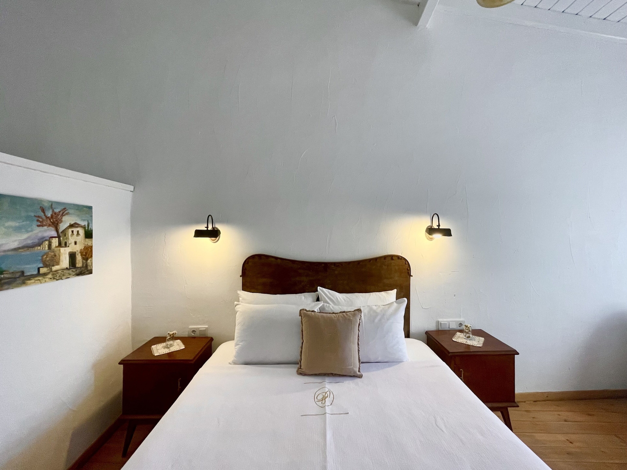 DELUXE, DOUBLE BED