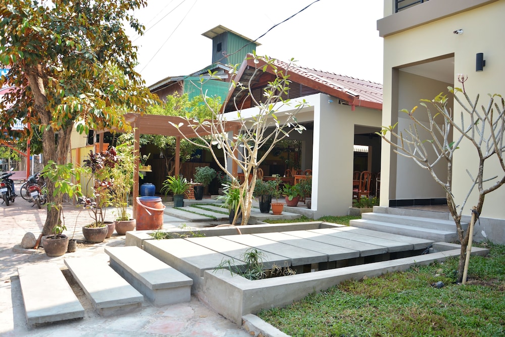 Nakru Guesthouse And Restaurant 40/42