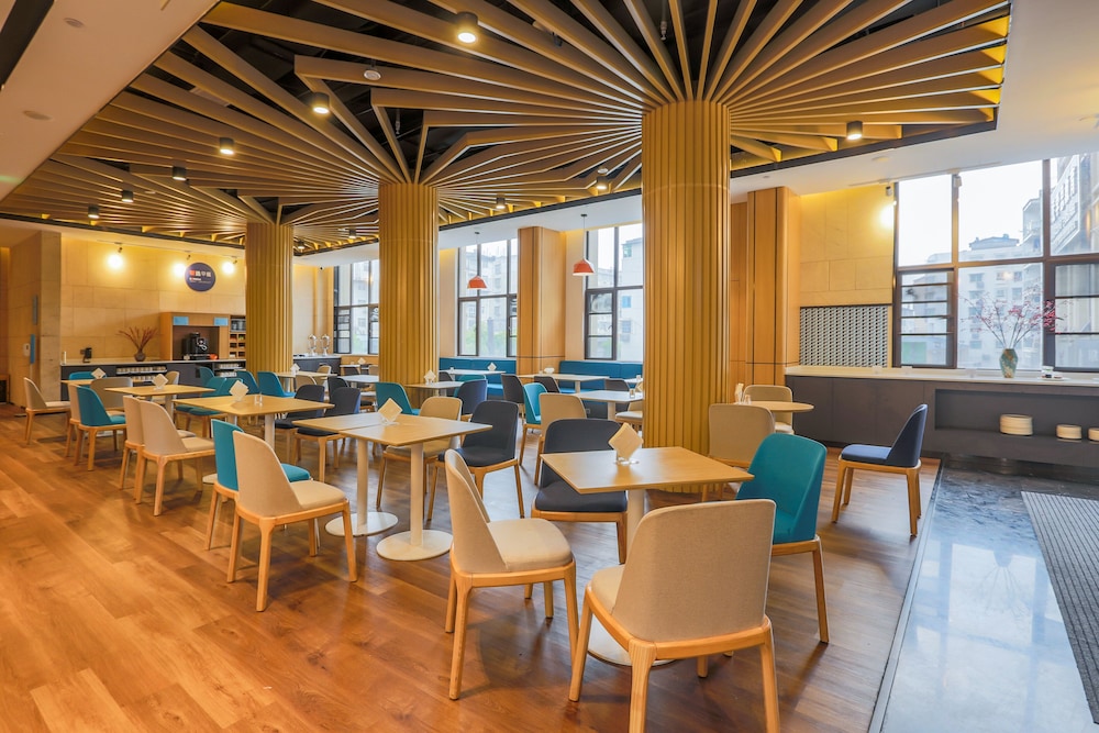 Holiday Inn Express Jingdezhen Taoxichuan 37/45