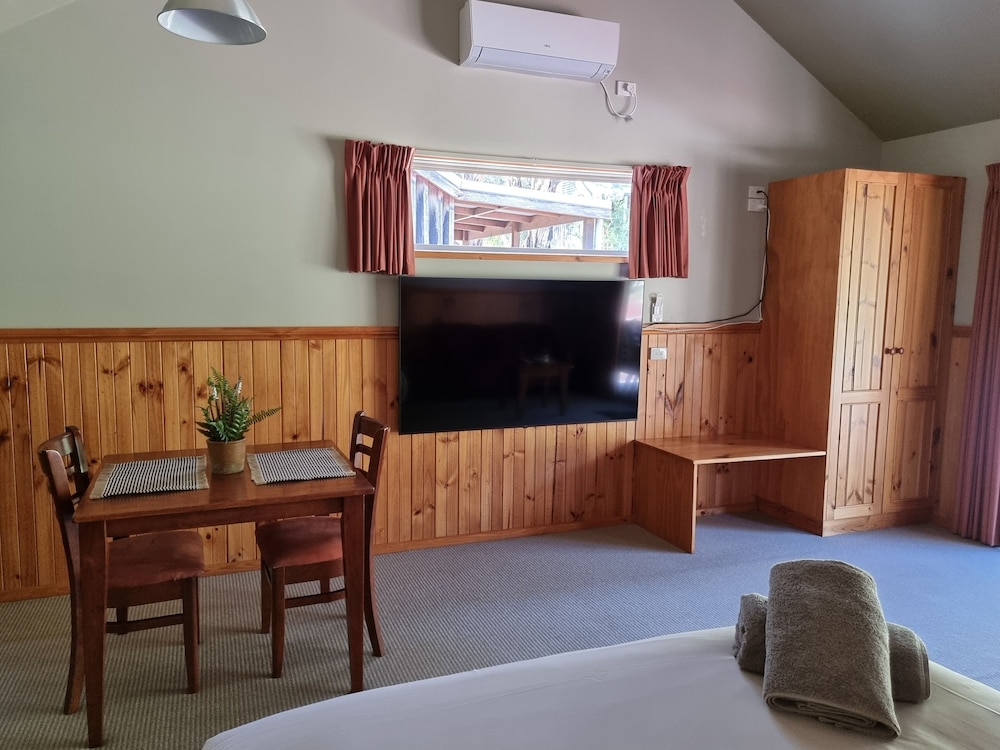 D'Altons Resort 30/50