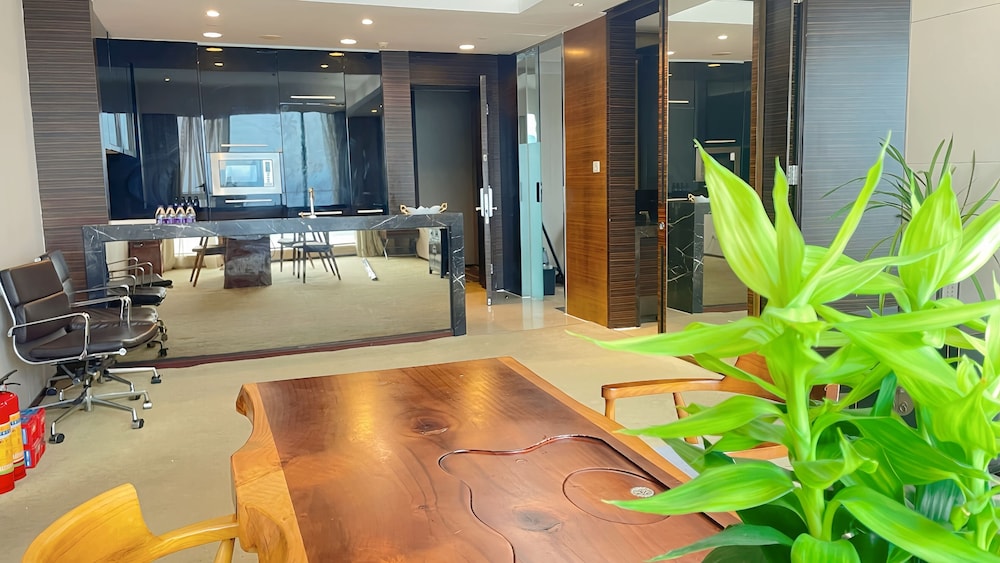 Xingyi International Hotel Poly Store 7/70