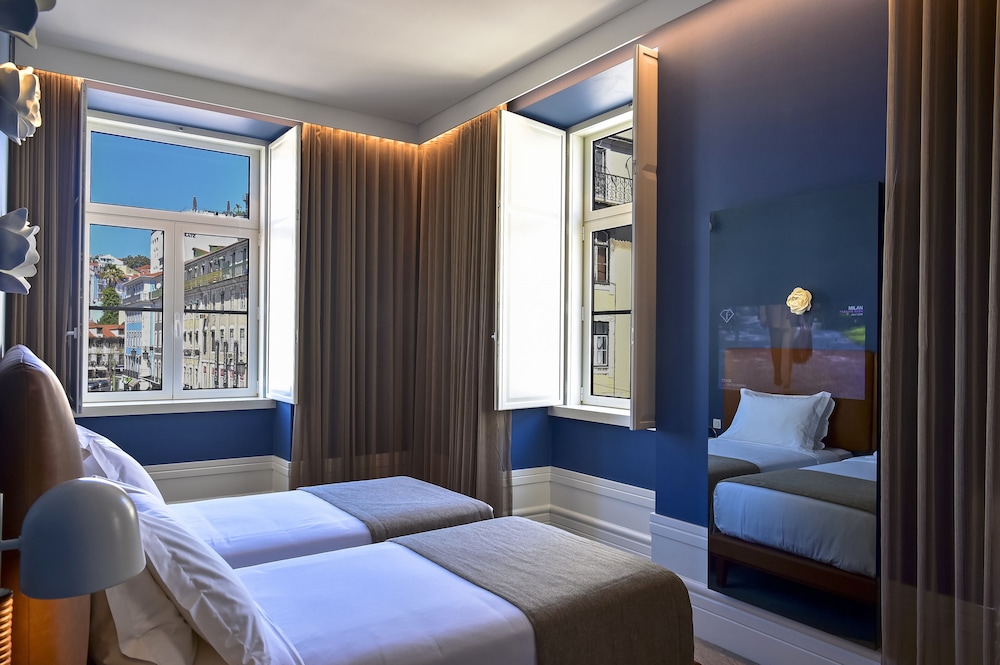 ROOM, TWIN BEDS, CITY VIEW