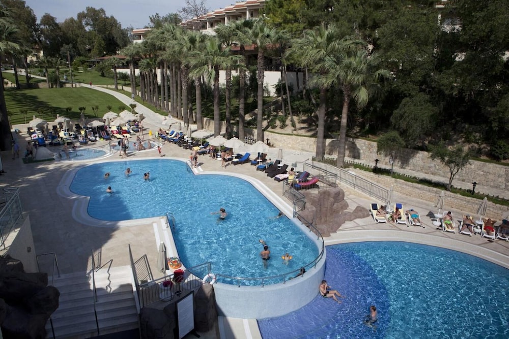 Melas Holiday Village 8/71