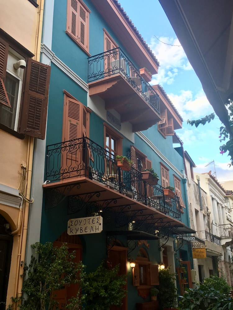 Kyveli Suites 2/50
