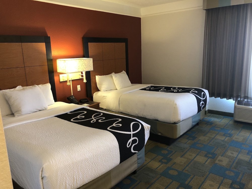 La Quinta Inn & Suites by Wyndham Jacksonville Butler Blvd 13/55