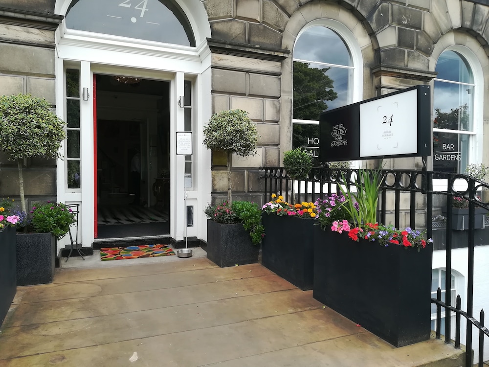 24 Royal Terrace 43/50