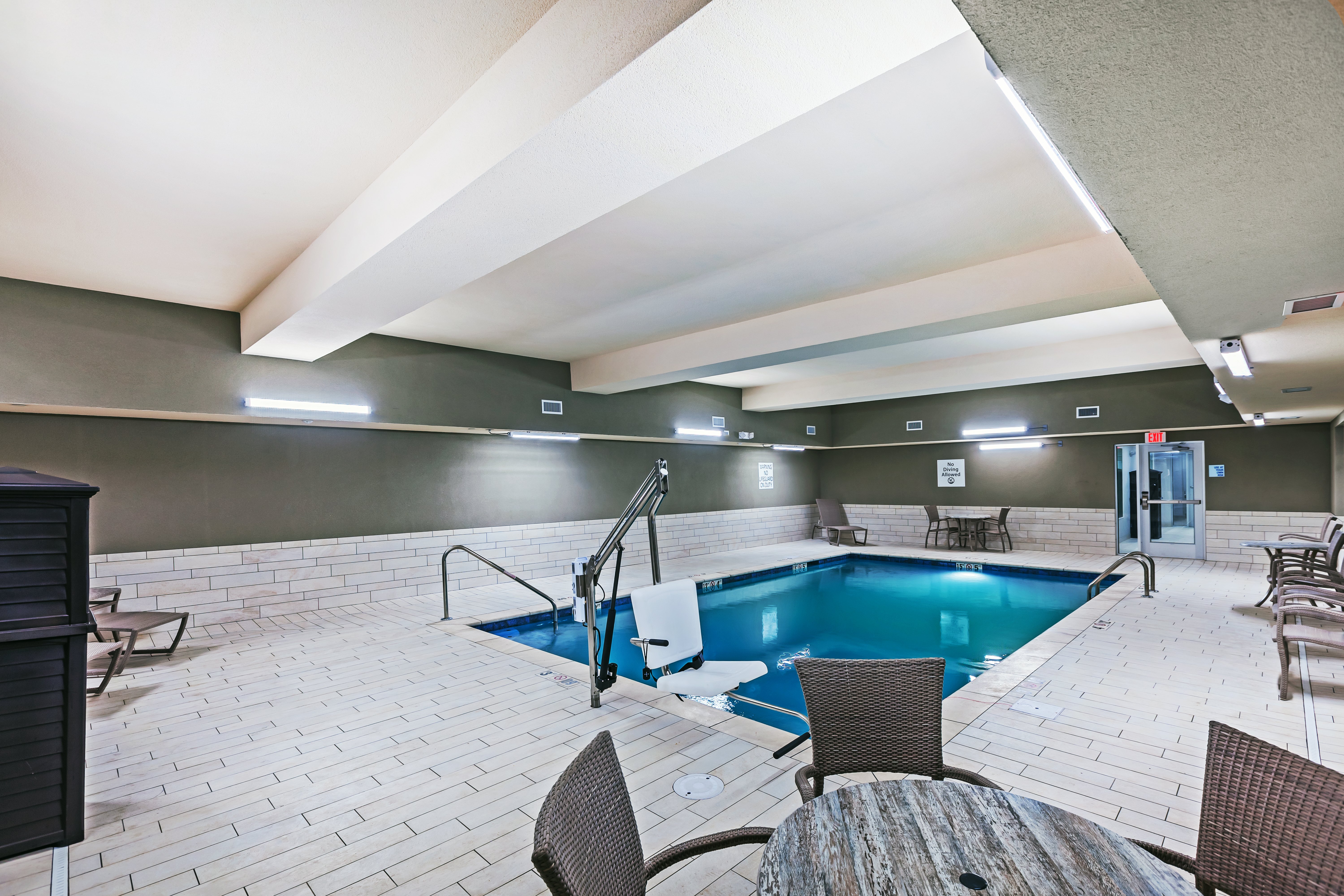 HOLIDAY INN EXPRESS & SUITES COFFEYVILLE 25/48