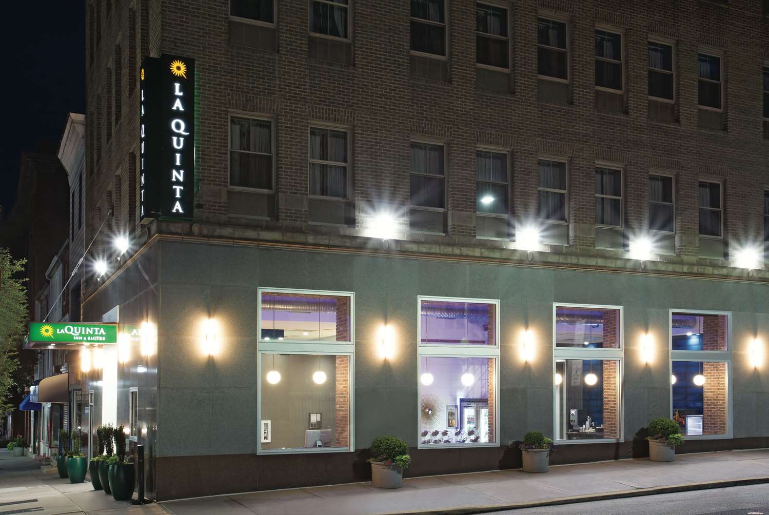 La Quinta Inn & Suites by Wyndham Baltimore Downtown 2/38