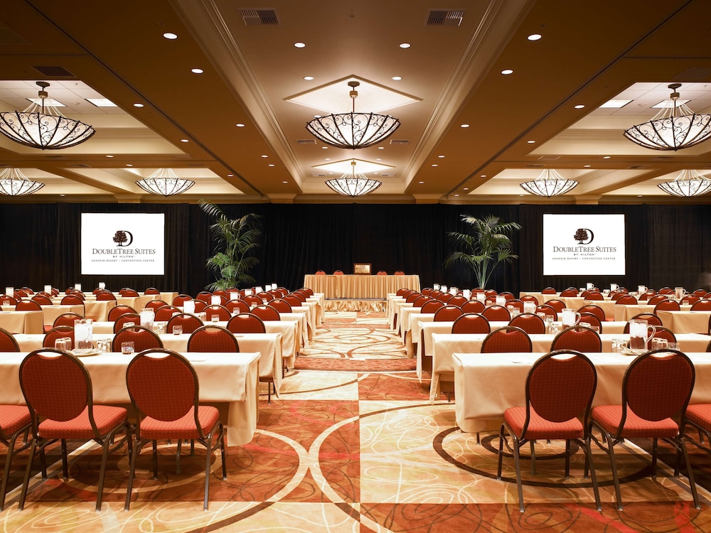 DoubleTree Suites by Hilton Hotel Anaheim Resort - Convention Center 44/56