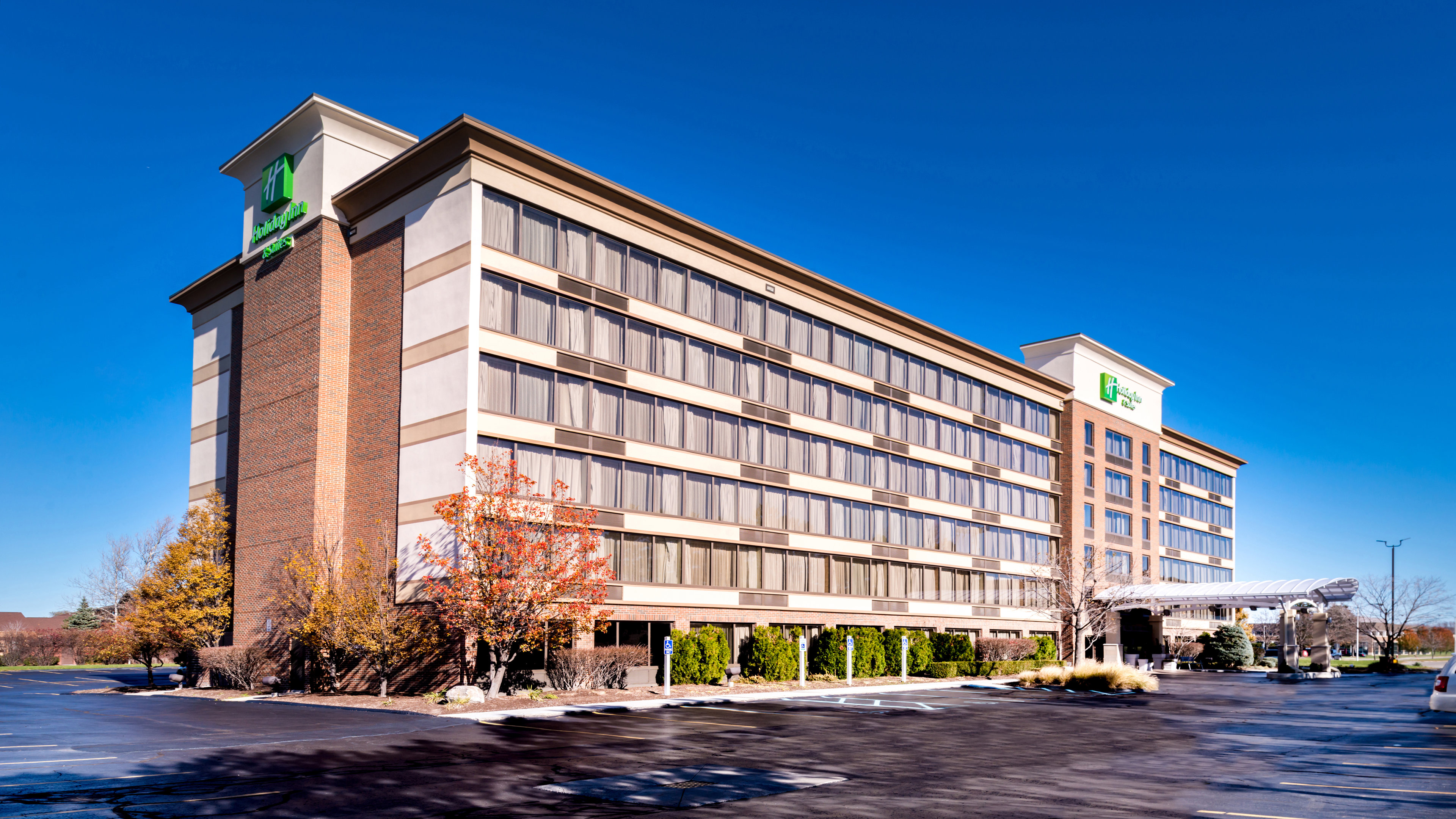 Holiday Inn Hotel Suites Warren 4/53
