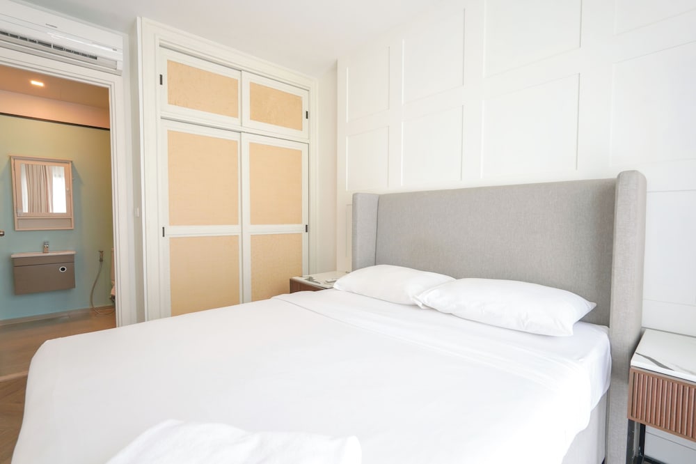 غرفة قياسية بسرير كوين، DLUX Condominium 3/8