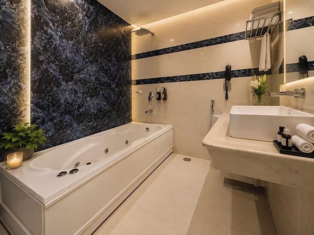 Staybook Hotel Nitya Maharani 46/50