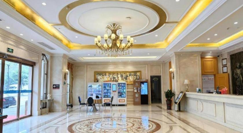 Vienna Hotel (Huizhou Luofu Mountain Scenic Area) 13/61