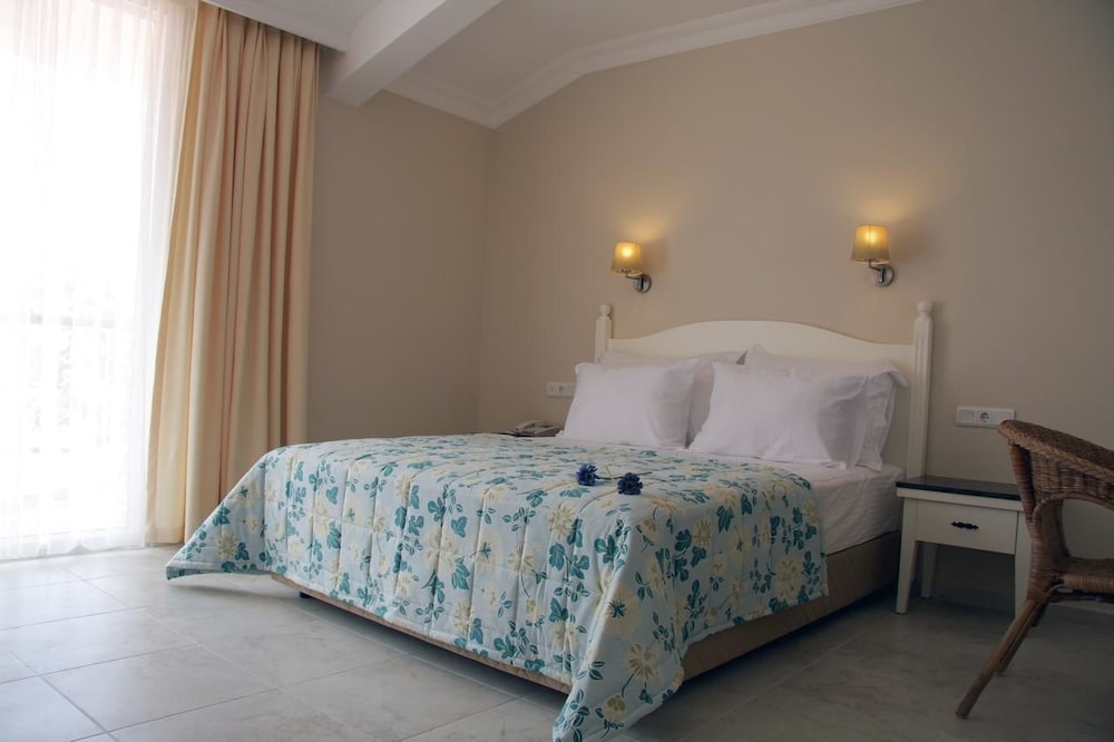 The Blue Lagoon Deluxe Hotel 8/28