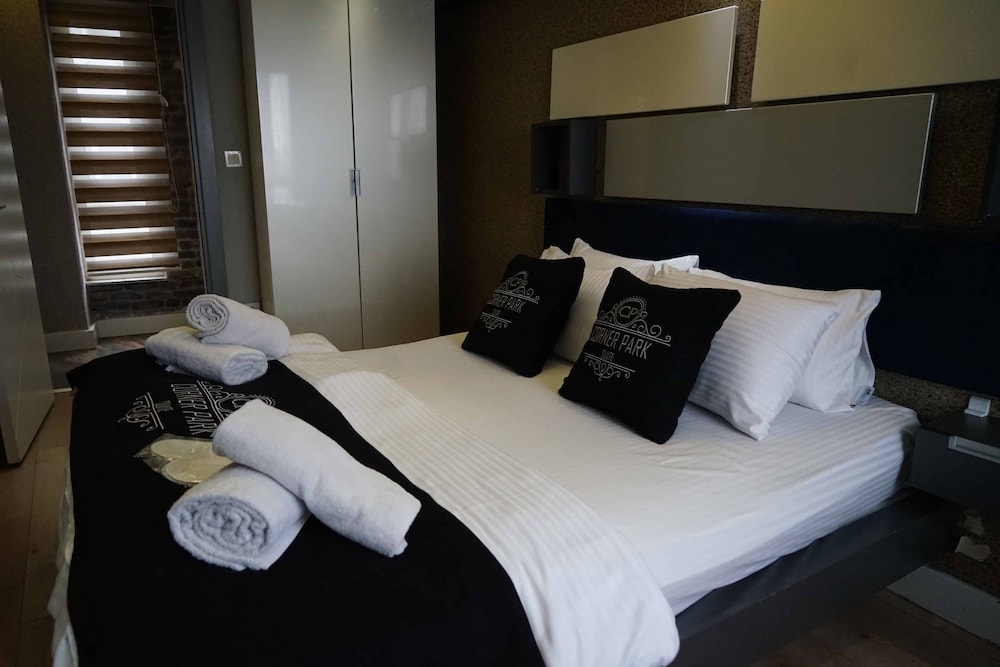 Corner Park Suites 17/50