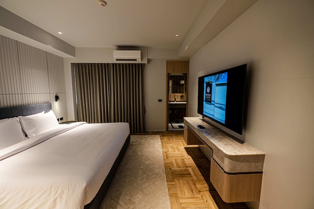 Floral Court Hotel and Residence 23/58