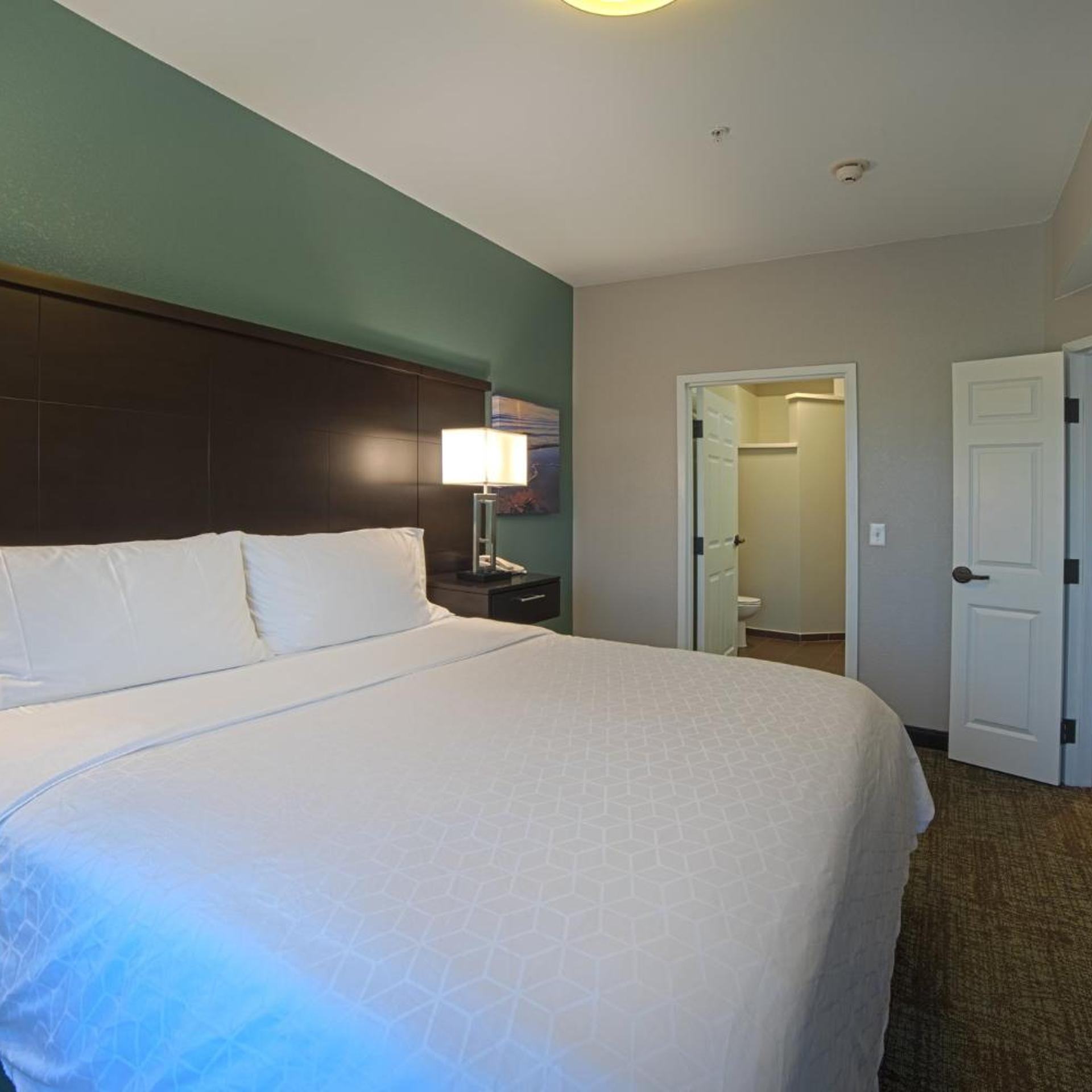 2 Bedrooms, Suite