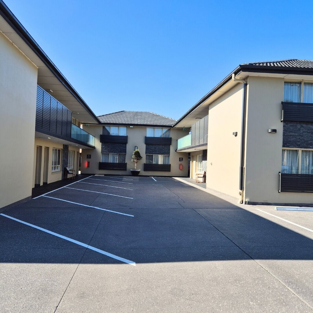 Fawkner Suites Serviced Apartments 53/64
