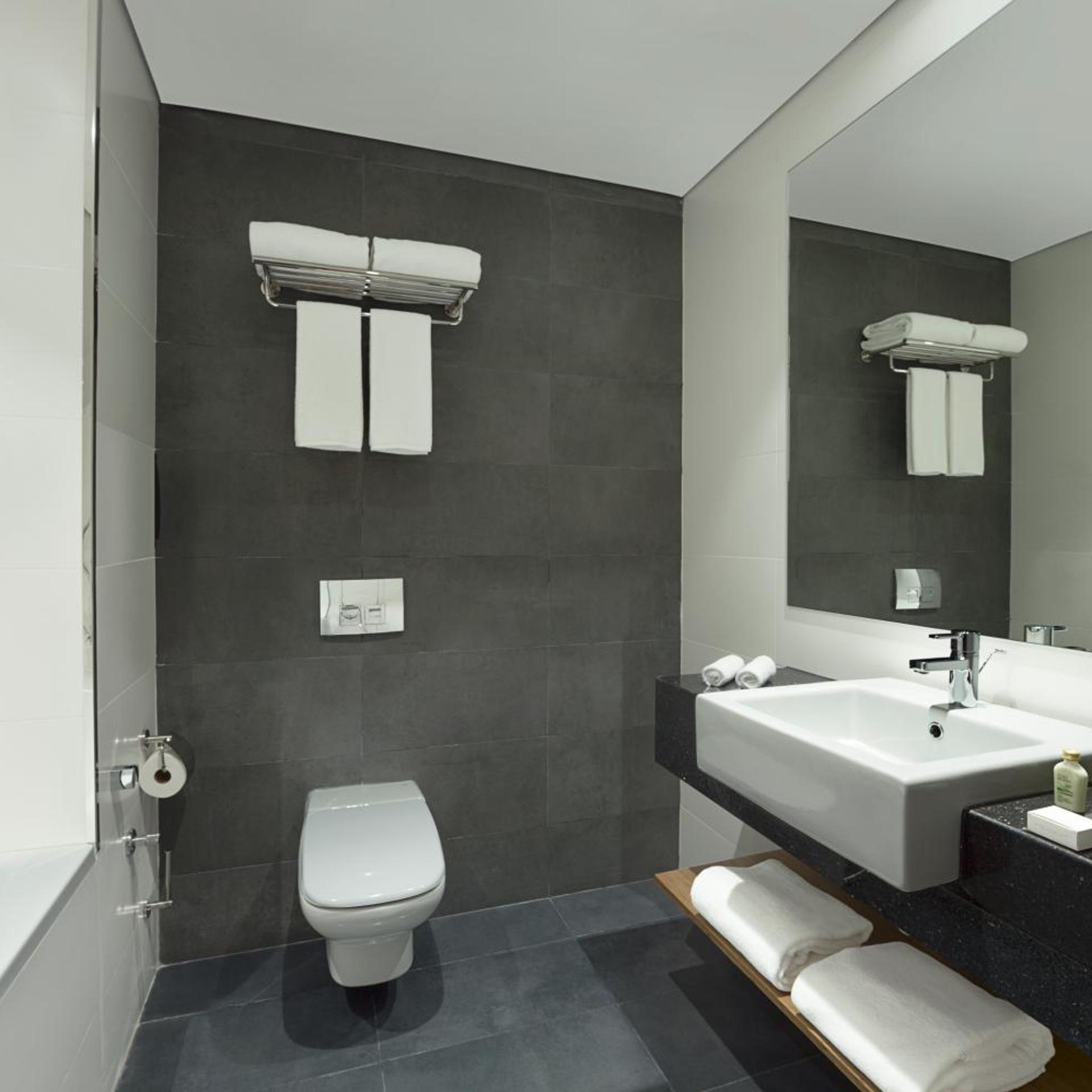 Vyp, Premium, Suite, King Bed, Lounge Access، Tryp By Wyndham Dubai 3/4