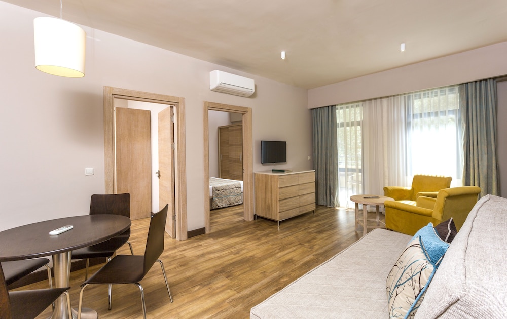 Melas Holiday Village 52/71