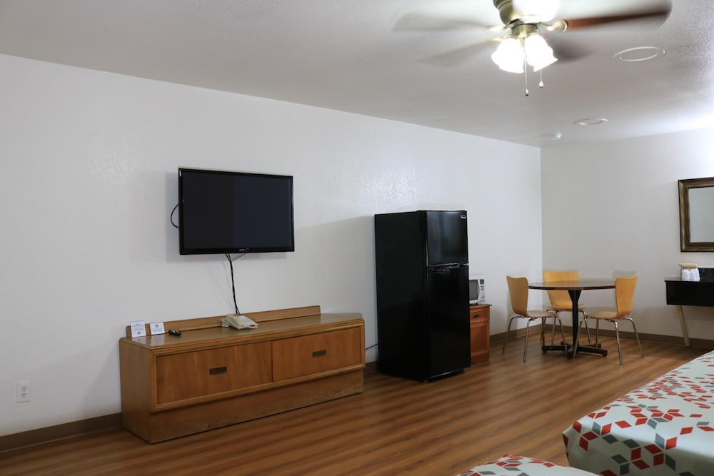 Heritage Inn & Suites 22/31