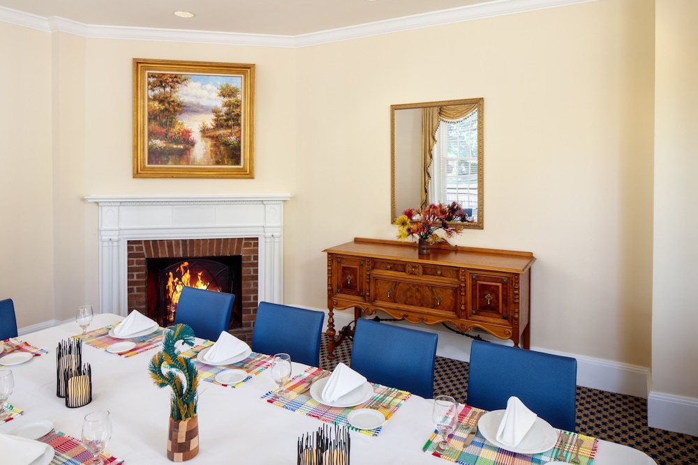 Historic Boone Tavern Hotel and Restaurant 59/69