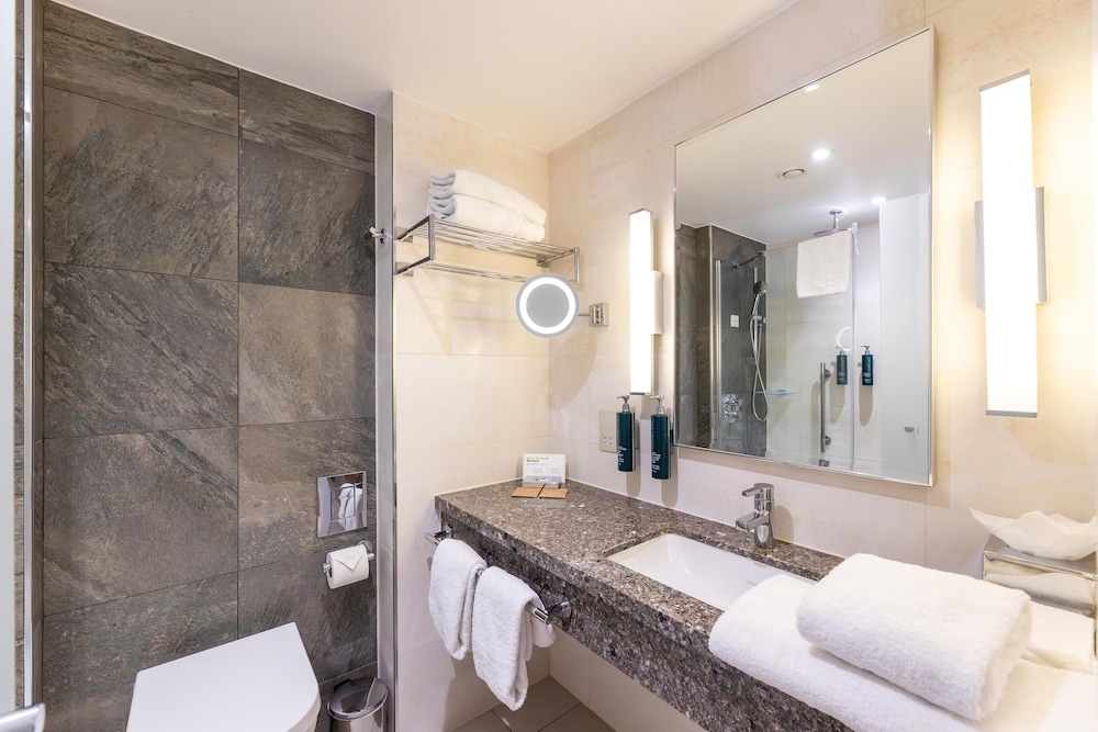 غرفة ديلوكس بسرير كوين، DoubleTree by Hilton London Victoria 9/9
