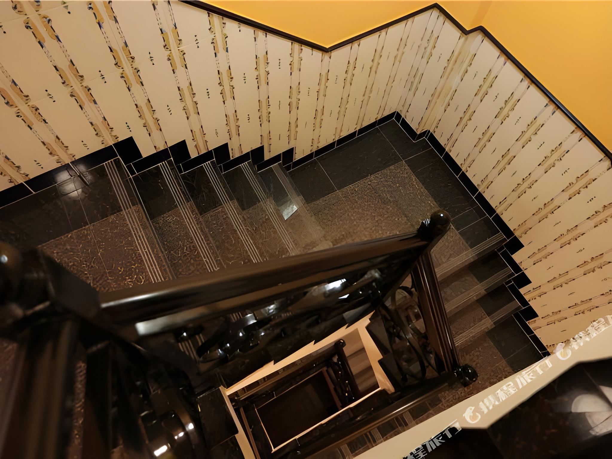 Billion Family Inn 21/25