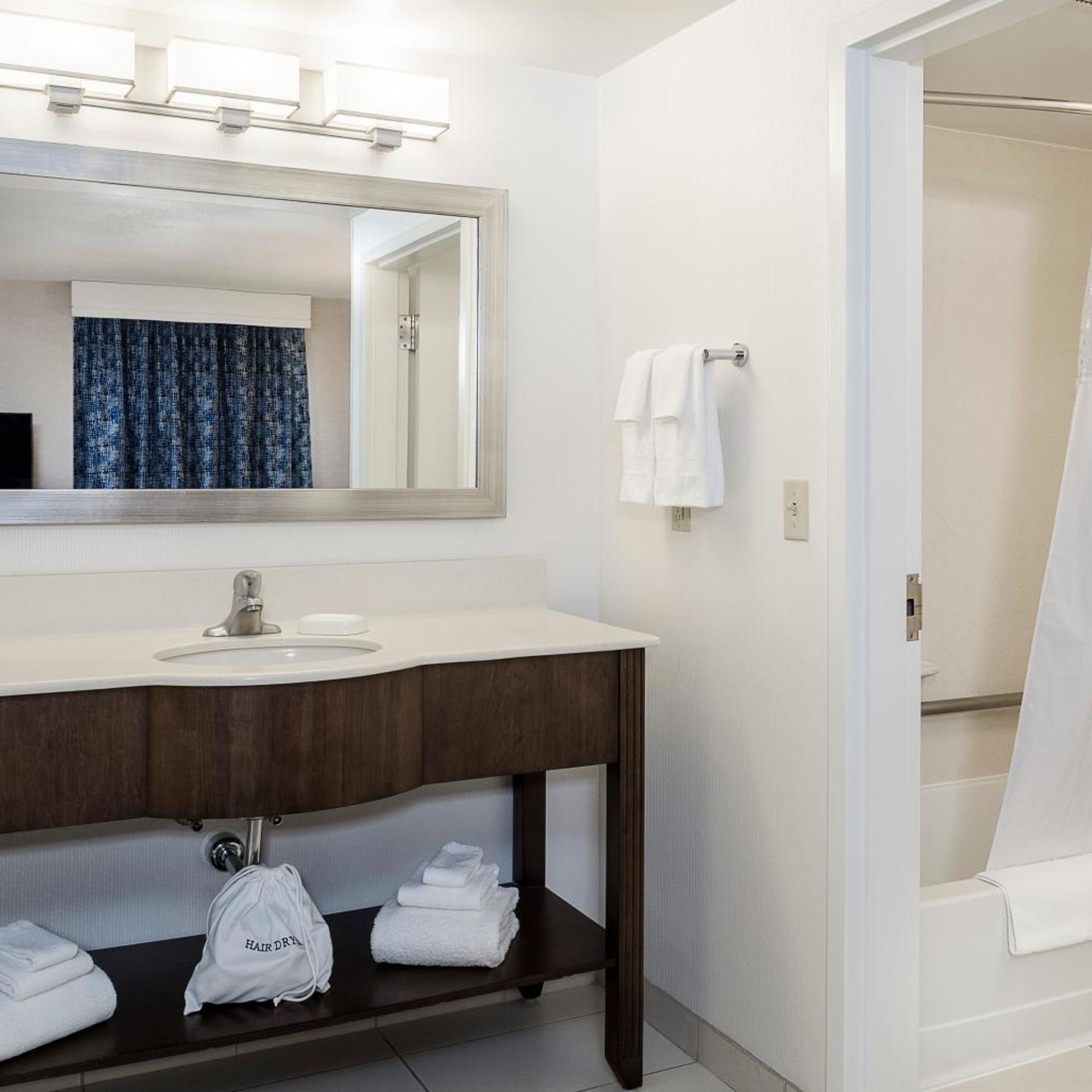 غرفة بسرير كينج وسريرين كوين لذوي الإعاقة، Hampton Inn Suites By Hilton Halifax Dartmouth 3/6
