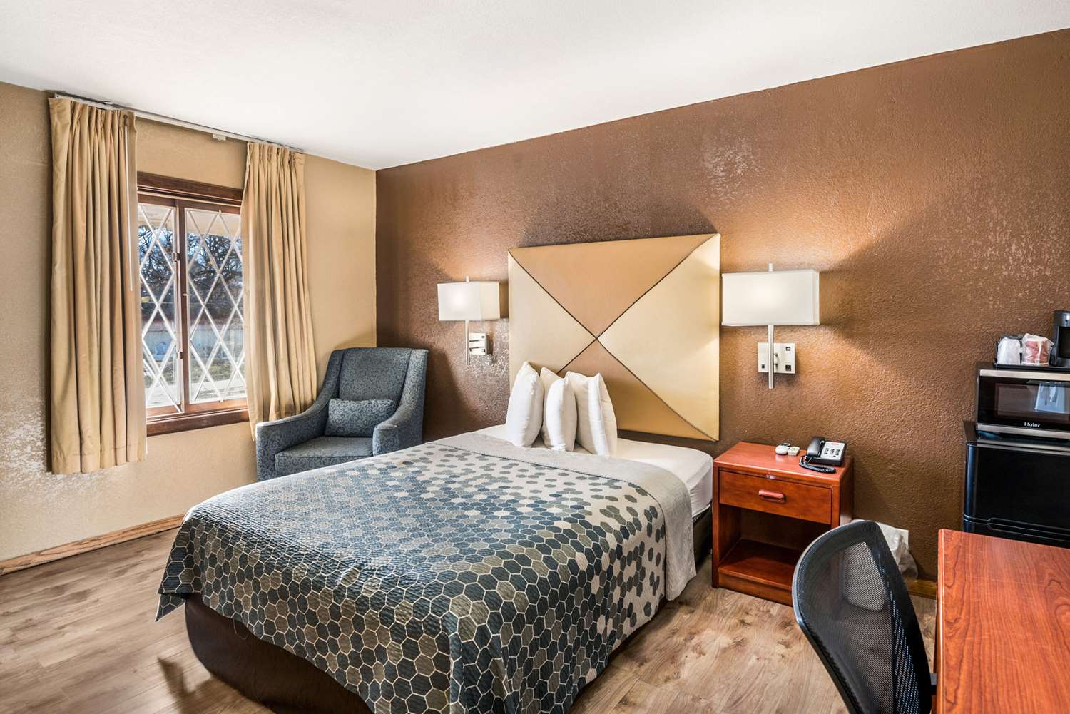 Econo Lodge Oskaloosa, IA 3/10