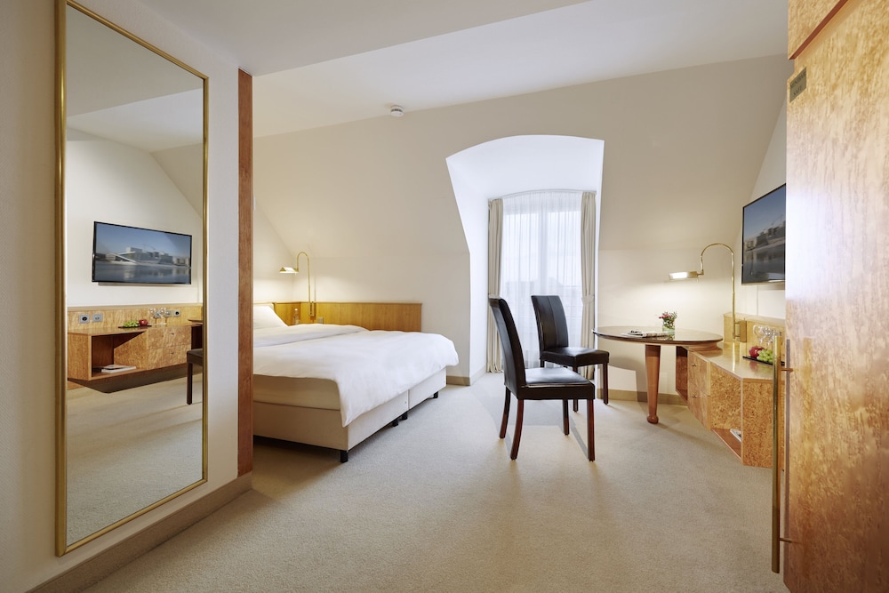 Lindner Hotel Dusseldorf Airport, part of JdV by Hyatt 28/75