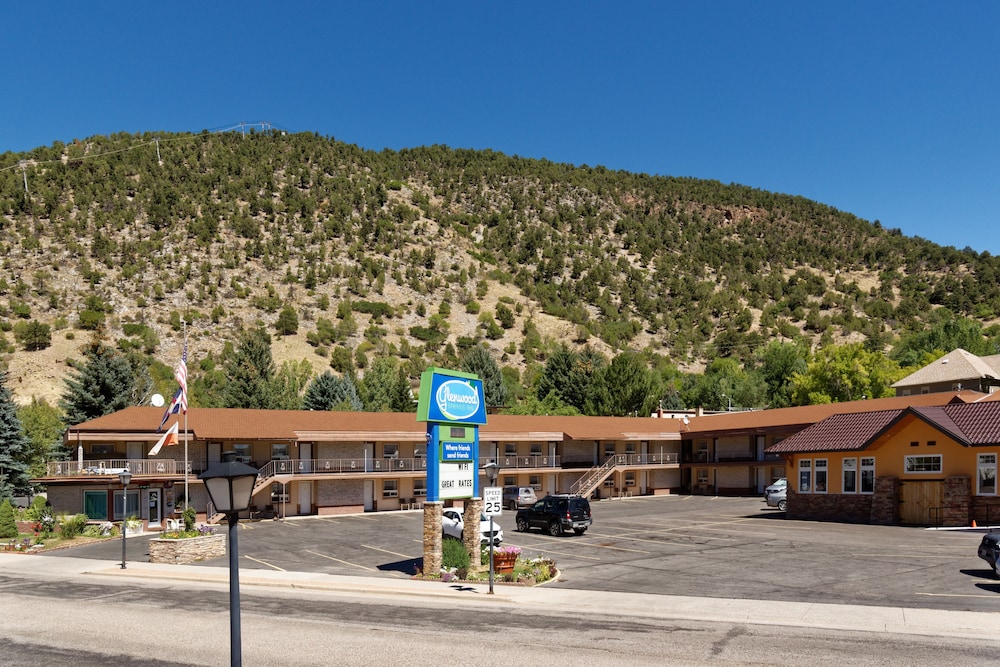 Glenwood Springs Inn 57/62
