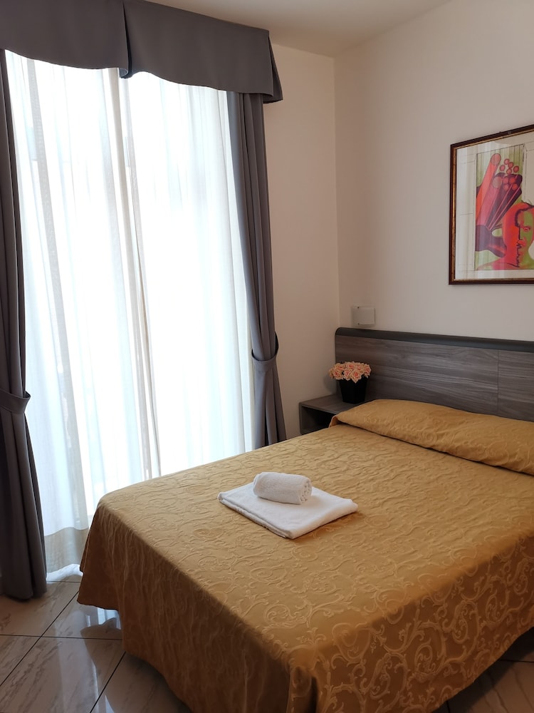 BRIANZA HOTEL 32/68