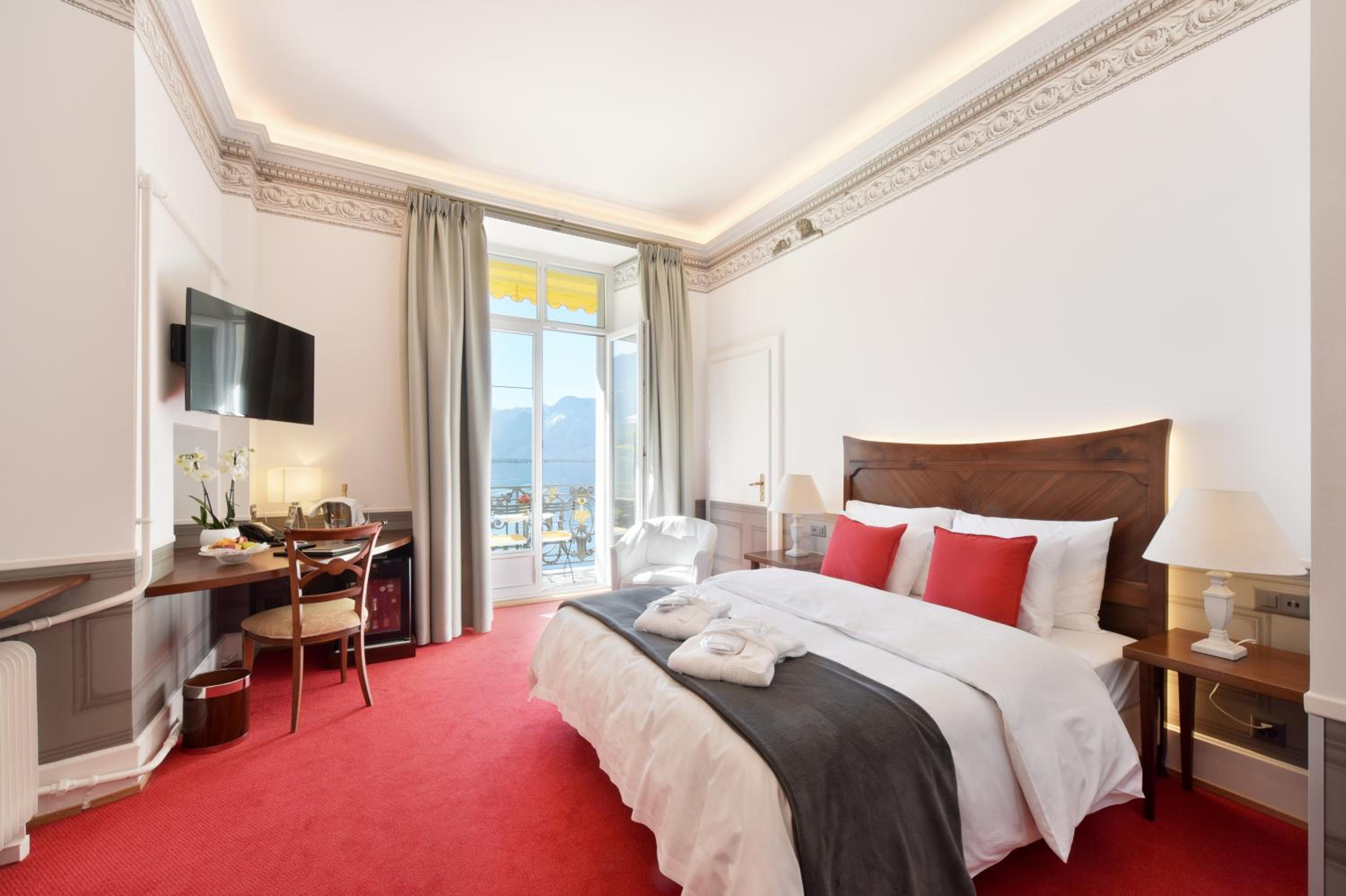 غرفة ديلوكس بسرير مزدوج أو سريرين منفصلين بإطلالة على البحيرة، GOLF HOTEL RENE CAPT 4/8
