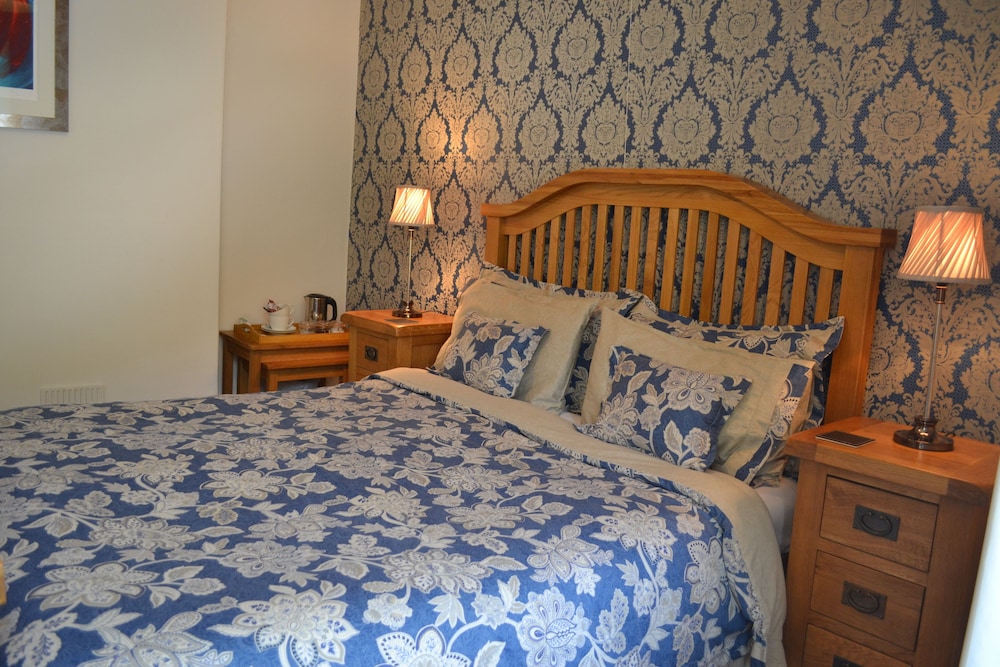 COED-Y-FRON GUEST HOUSE 22/30