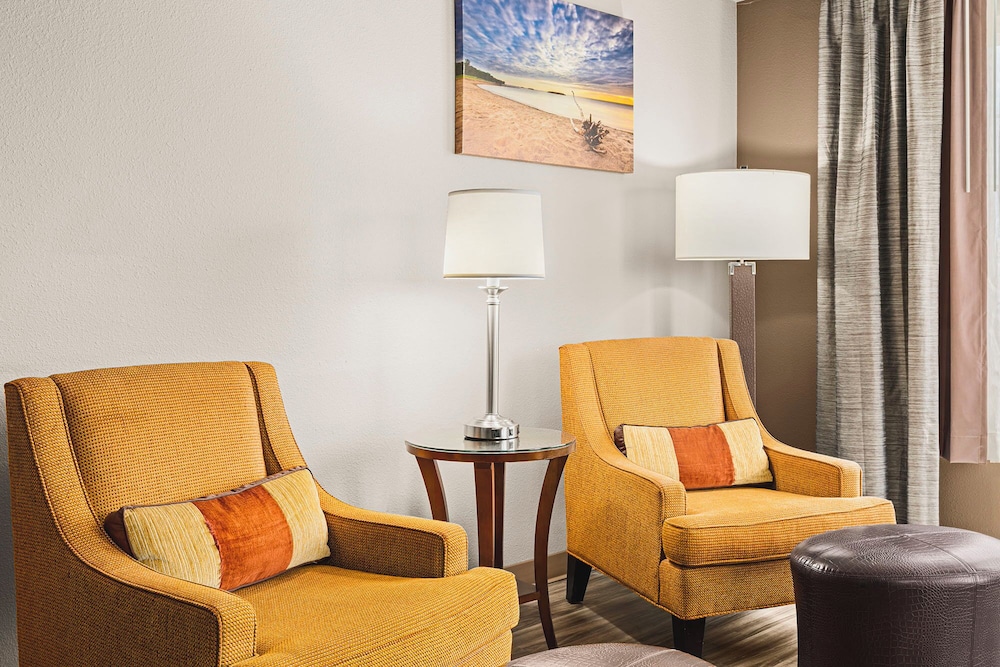 The Ashley Inn Suites 58/68