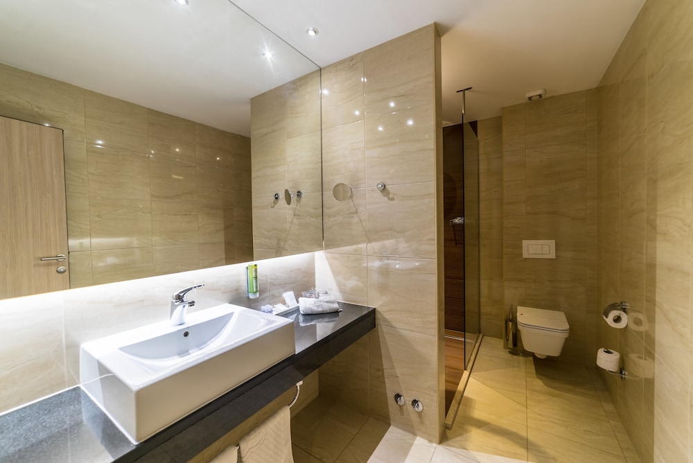 CITY HOTEL MOSTAR 65/69