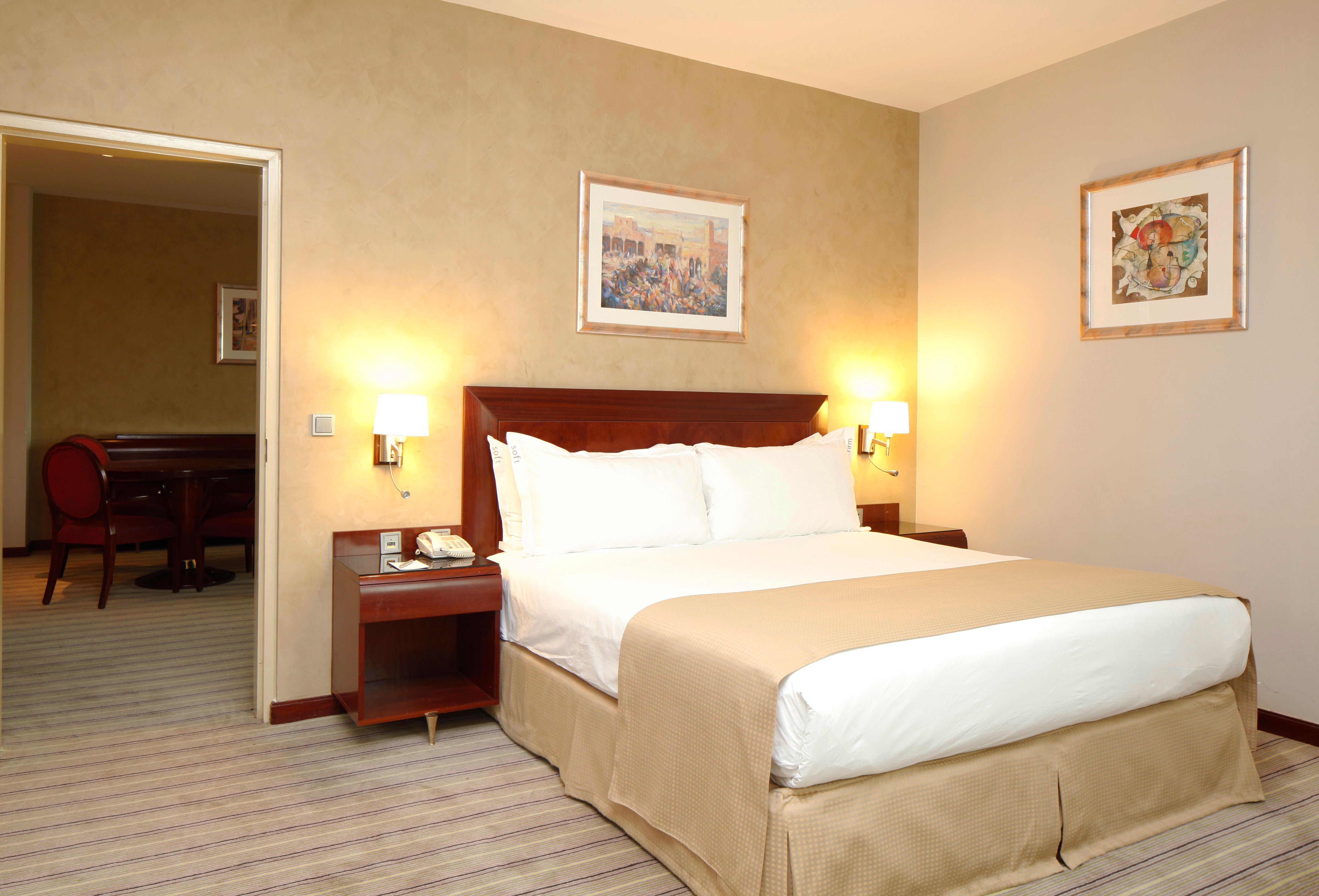 SUITE, KING BED, POOL VIEW