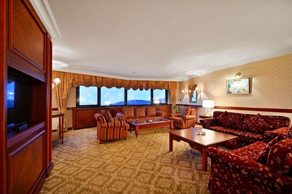 Karinna Convention And Spa 35/55
