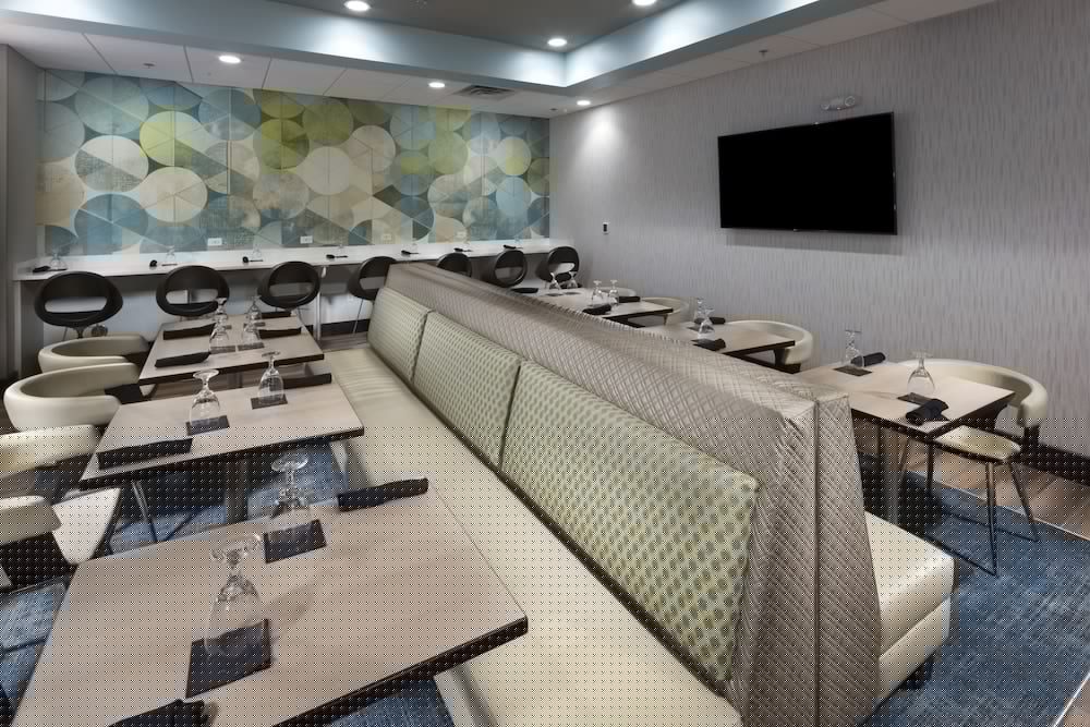 Holiday Inn And Suites Arden Asheville Airport 27/51